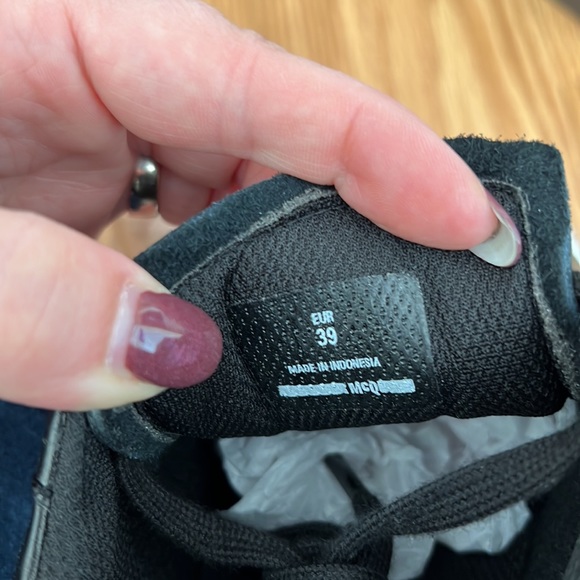 McQ Alexander McQueen Logo Printed Sneakers - Picture 7 of 8